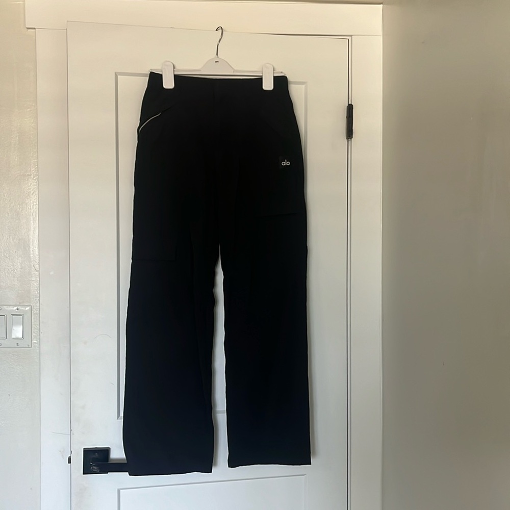 ALO All That Trouser black cargo pants gently used